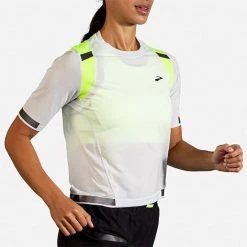 Women's Brooks Carbonite Short Sleeve Run Visible Collection - 221495-052 8 Women's Brooks Carbonite Short Sleeve Run Visible Collection - 221495-052 -Nike Shop 221495 052 MV Carbonite Short Sleeve