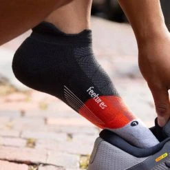Feetures Max Cushion Tab Socks FEET-EC50501 5 Feetures Max Cushion Tab Socks FEET-EC50501 -Nike Shop EC50501 3 590x 8ddd4ecc 038d 4c04 9945 44474939032f
