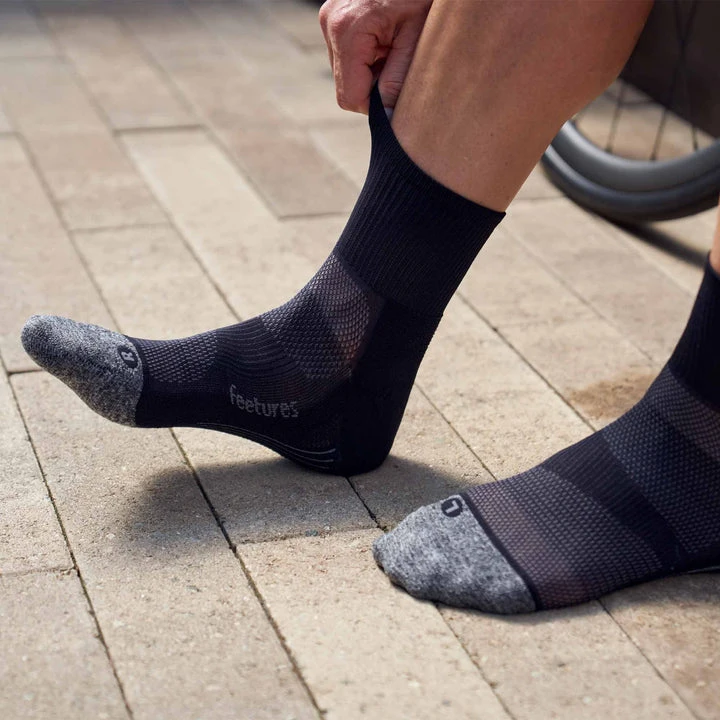 Feetures Features Elite Light Cushion Quarter Socks - FEET-E20159 2 Feetures Features Elite Light Cushion Quarter Socks - FEET-E20159 - Image 2